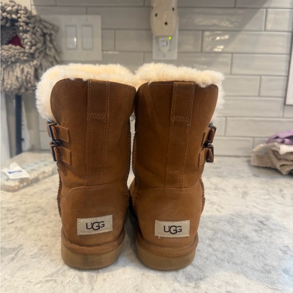 UGG Brown Ankle Boots with Cream Lining - Picture 2 of 6